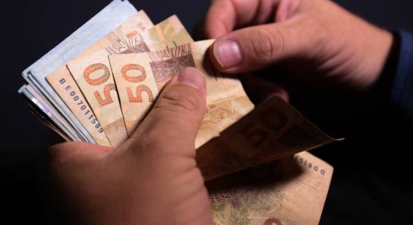 Em um mês, brasileiros resgatam metade dos mais de R$ 6 bilhões ‘esquecidos’ em instituições financeiras