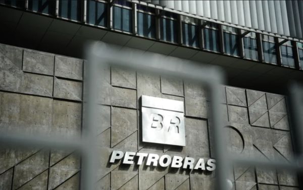 JOSIAS DE SOUZA: Fim da paridade de preços da Petrobras significa volta ao passado