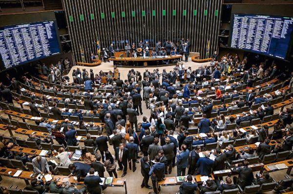 Saiba como cada deputado votou a MP que garantiu ministérios de Lula, mas esvaziou Meio Ambiente￼