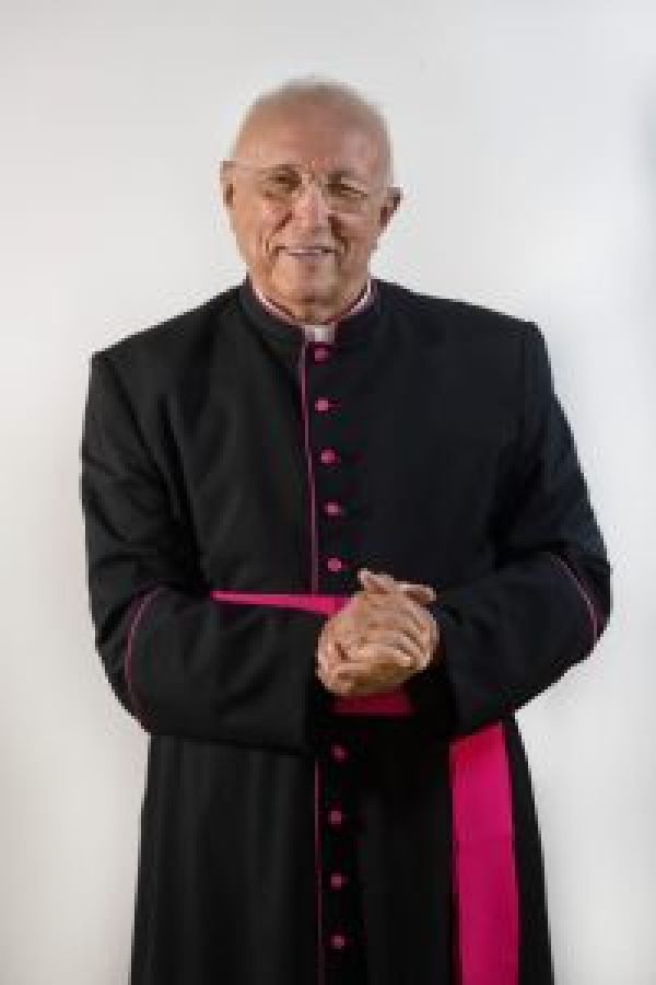 Monsenhor Lucas celebra 80 anos de vida com o lançamento de dois livros e missa