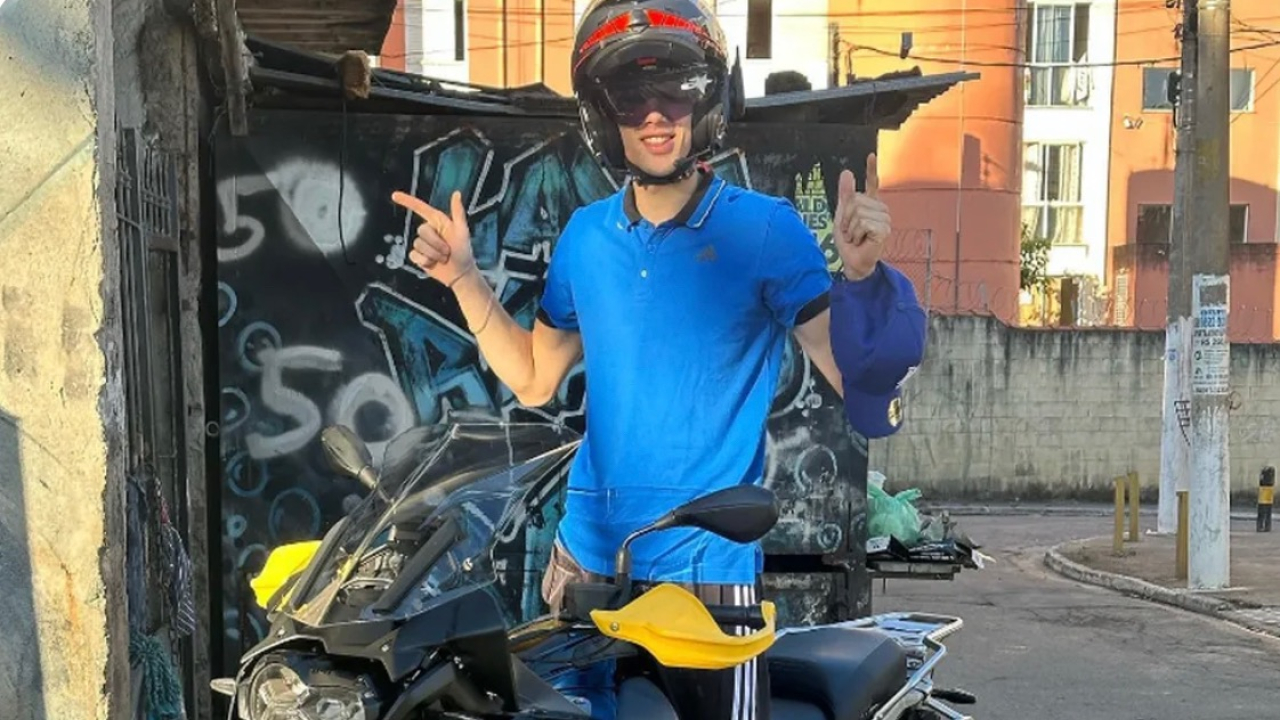 Famoso por postar vídeos 'dando grau' de moto, influenciador sofre acidente  na Zona Leste de SP; um adolescente morreu