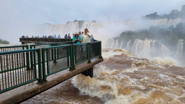 VÍDEO: Vazão das Cataratas do Iguaçu atinge 9 milhões de litros de água por segundo; fluxo normal é de 1,5 milhão