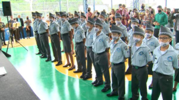 Governo oficializa fim do programa de escolas cívico-militares