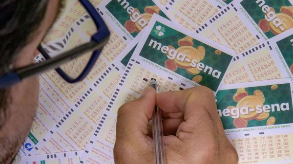 Acumulada há cinco sorteios, Mega-Sena sorteia R$ 115 milhões neste sábado (12), segundo maior prêmio do ano
