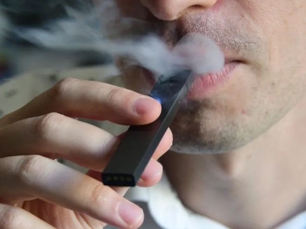 Uso de cigarro eletrônico pode impedir o funcionamento do sistema imunológico, aponta estudo