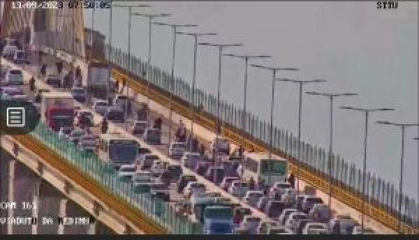 Tudo travado: Acidente e interdição da ponte do Igapó provocam grande congestionamento