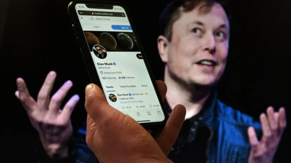Biógrafo revela que Elon Musk cortou cabo de servidor do Twitter com canivete e gerou instabilidades na rede