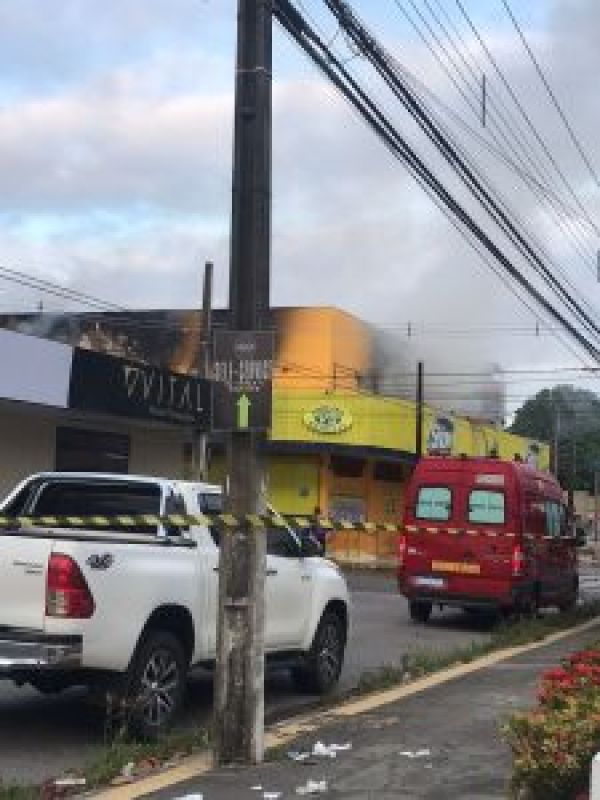 VÍDEO: Incêndio atinge supermercado em Cidade Satélite