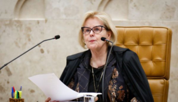 Rosa Weber vota a favor do aborto até 12 semanas de gestação; Barroso trava julgamento e leva ao plenário do STF