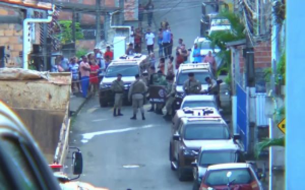 Grupo criminoso faz família de refém por 8 horas e transmite em ‘live’ em Salvador