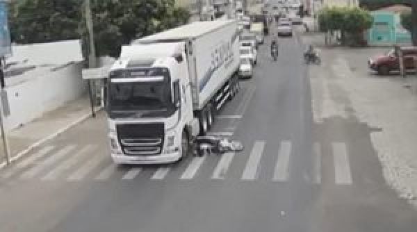 Motociclista quase é esmagada por carreta na RN-016, em Assú