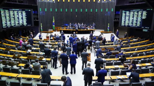 20 deputados do PL não obedeceram ao partido e foram à sessão da Câmara; veja quem são