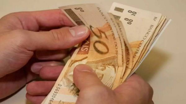 Brasileiros tiram R$ 5,83 bilhões da poupança em setembro