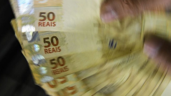 BC: Brasileiros tiram R$ 5,83 bilhões da poupança em setembro