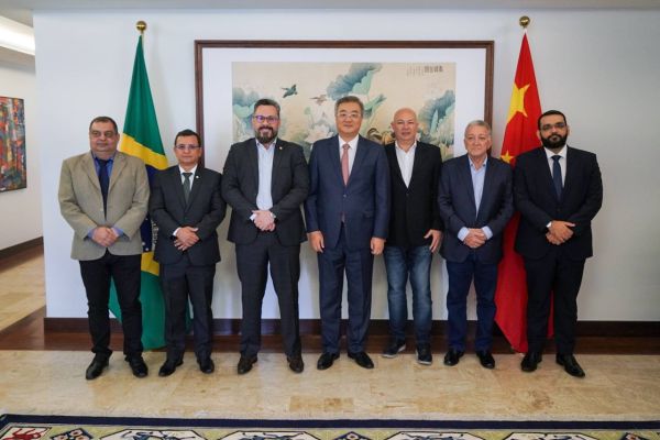 Senador Alan Rick lidera reunião com Embaixador da China para tratar sobre Ferrovia Transcontinental e parcerias comerciais