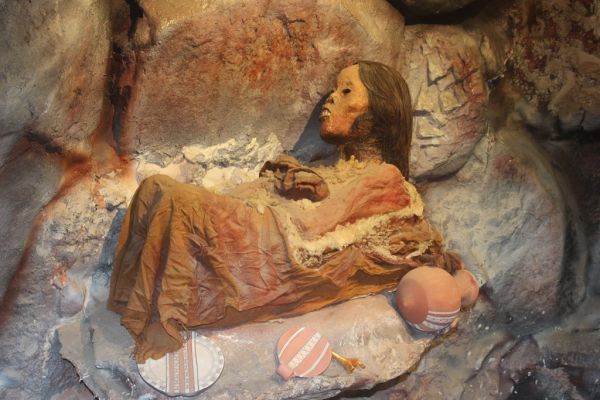 Arqueólogos revelam rosto da famosa e misteriosa múmia peruana Juanita, sacrificada há mais de 500 anos; VEJA FOTO