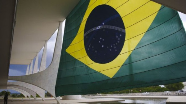 Economia brasileira recua em setembro e fecha o 3º trimestre com queda, aponta prévia do PIB