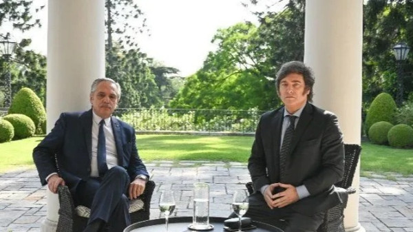 Milei e Fernández se reúnem para discutir transição de governo na Argentina