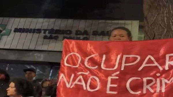 Vídeo: invasores ocupam prédio do Ministério da Saúde em SP