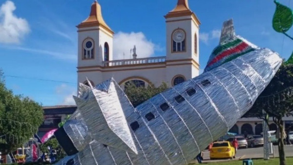 Prefeito de cidade colombiana recria avião de tragédia da Chapecoense e revolta moradores