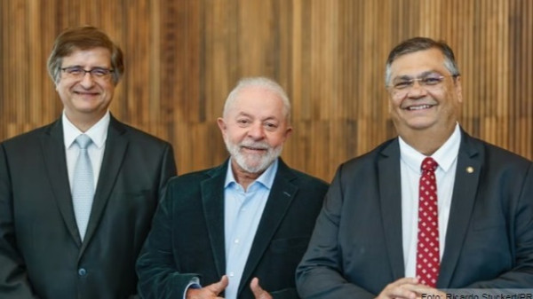 Lula oficializa indicações de Dino para o STF e Gonet para PGR 