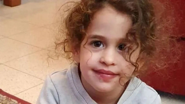 Menina americana libertada viu pais serem mortos pelo Hamas, diz família 