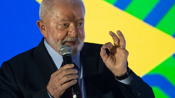 Lula torrou R$16 milhões só no aluguel de carrões em viagens luxuosas ao exterior 
