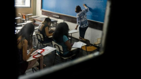 Pisa: Metade dos alunos no Brasil não sabem mínimo de matemática, ciências e leitura