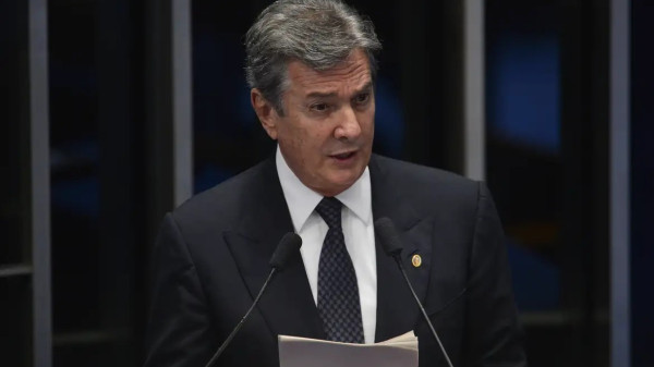 Justiça determina que Globo renove contrato com TV de ex-presidente 