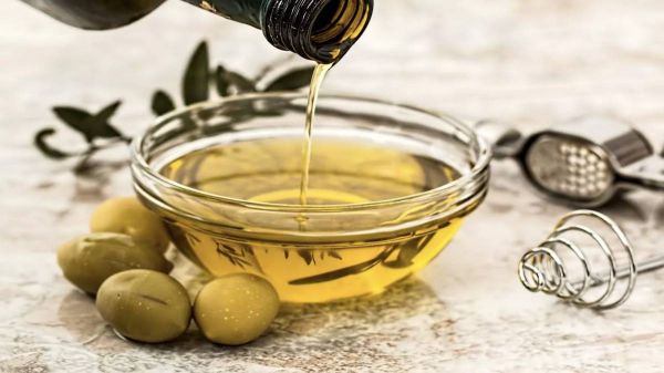 Azeite de oliva extra virgem fica até 80% mais caro no Brasil
