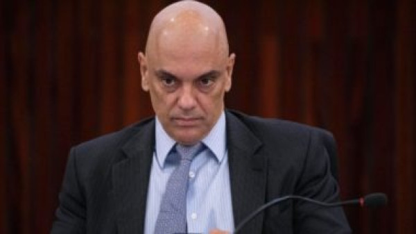 Moraes compartilha dados de inquéritos que miram Bolsonaro e aliados com CGU