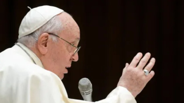 Papa diz que bênçãos LGBT são para indivíduos, não aprovação de uniões