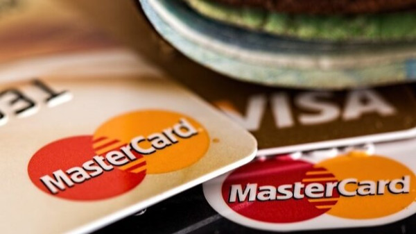 BC: Juros do rotativo do cartão de crédito sobem para 440,8% em 2023