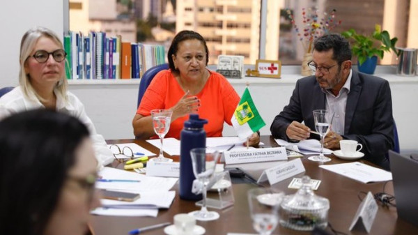 Primeiro lote da vacina contra a Dengue chega ao RN no dia 15 de fevereiro, anuncia governadora 