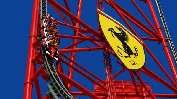 Montanha-russa mais alta e rápida da Europa fica em parque da Ferrari na Espanha