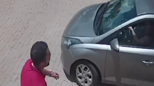 VÍDEO: Criminoso entra em condomínio, rende mulher e rouba carro no DF
