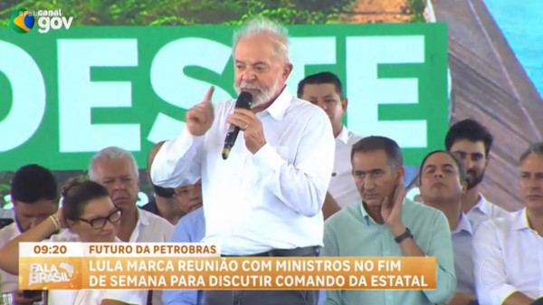Lula convoca reunião com ministros para discutir comando da Petrobras