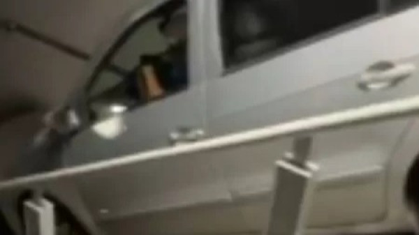 VÍDEO: Torcedor desce escada de carro após errar saída no Mineirão; assista 