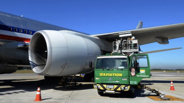 Passagens aéreas: Petrobras reajusta combustível de avião
