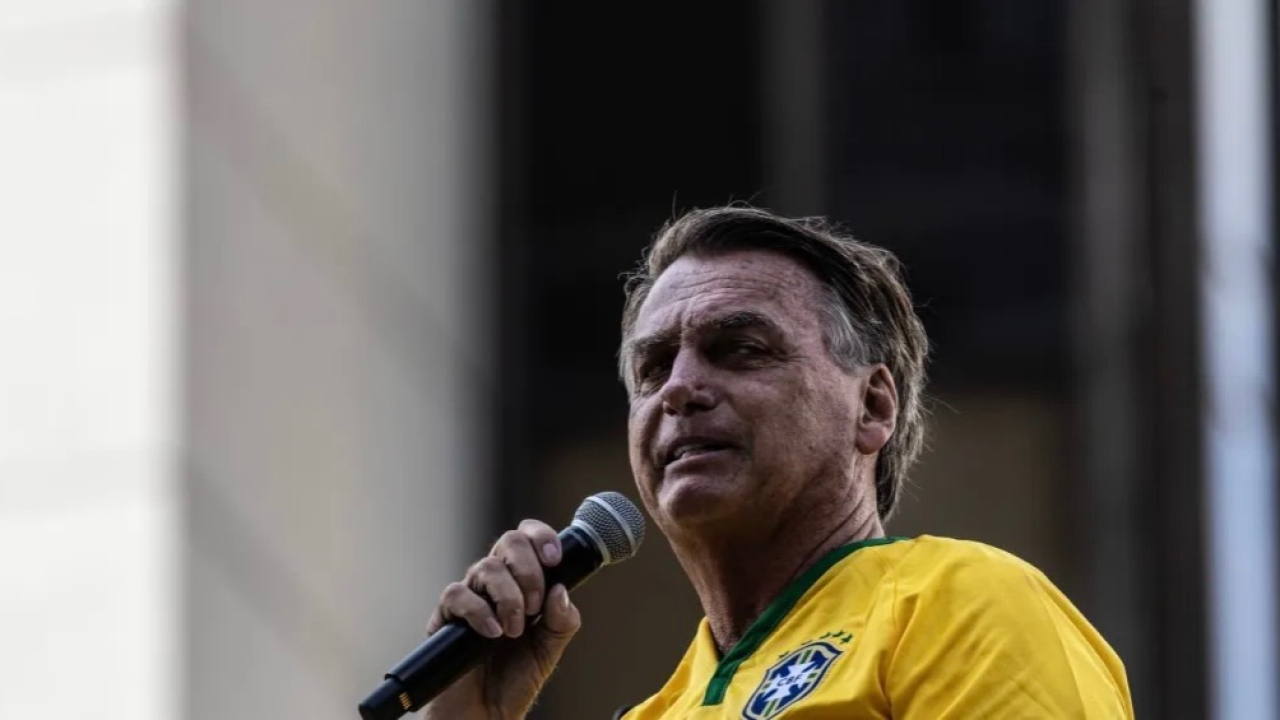Jair Bolsonaro em manifestação na Avenida Paulista, em São Paulo (25/02/2024)  (Dado Galdieri/Bloomberg/Getty Images)   Leia mais em: https://veja.abril.com.br/coluna/maquiavel/bolsonaro-volta-a-ser-internado-em-manaus-com-quadro-de-erisipela/