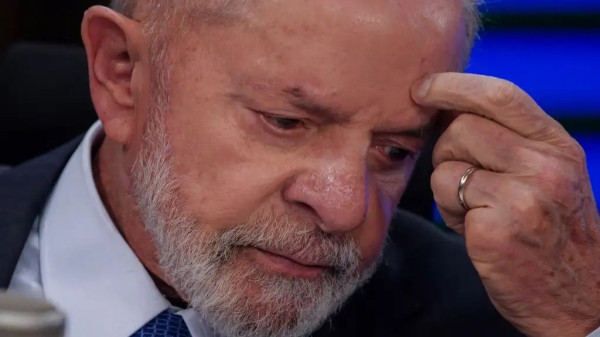 Metade dos brasileiros acha que o país sob a gestão de Lula está na direção errada, aponta pesquisa