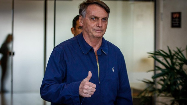Bolsonaro melhora e já caminha por corredores de hospital em São Paulo