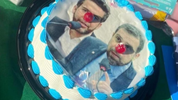 Denunciantes do esquema de 'rachadinha' distribuem bolo com rosto de Janones e Boulos