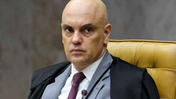 Alexandre de Moraes suspende lei que proíbe linguagem neutra em cidade de MG
