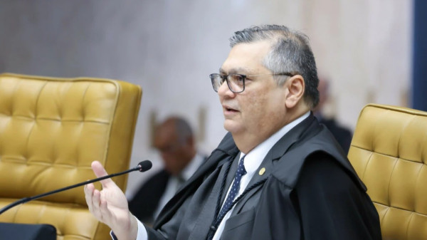Flávio Dino discorda de Moraes e vota contra a Globo no Supremo