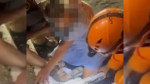 Vídeo: Idosa tem a perna presa ao cair em um bueiro