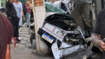 Vídeo: ônibus destrói carro e motorista escapa da morte por 30s
