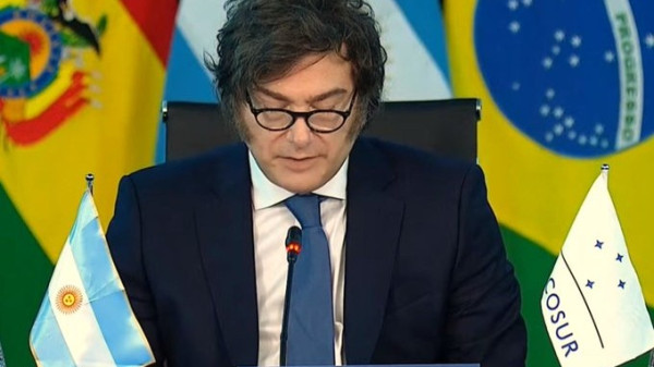 Milei critica 'cortina de ferro' criada pelo Mercosul e ameaça deixar bloco