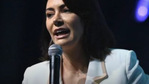 Justiça do DF Ordena Remoção de Vídeo com Ofensas a Michelle Bolsonaro