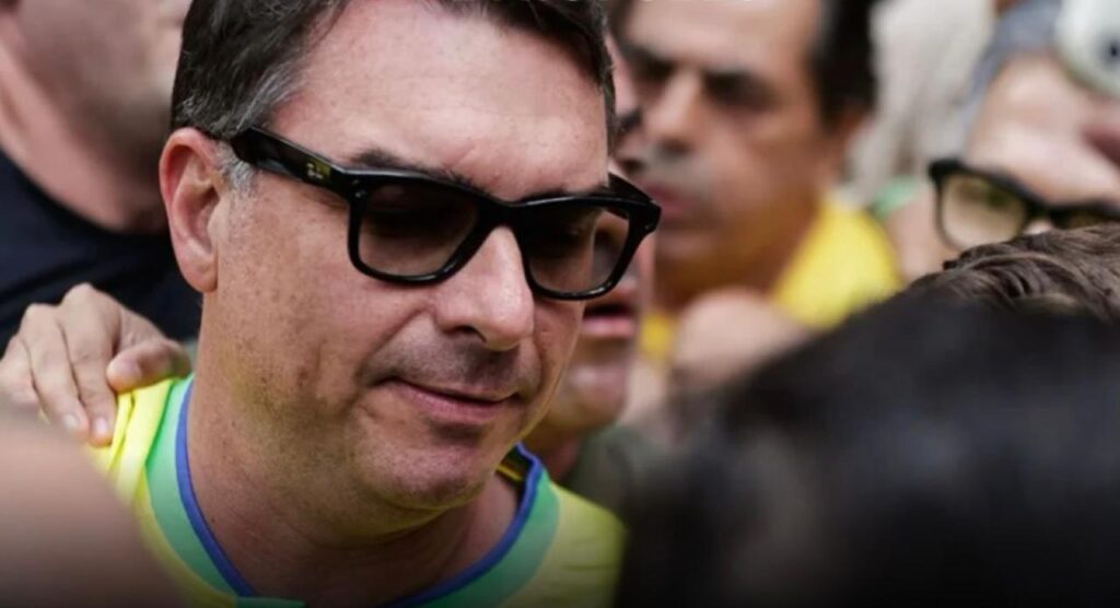 URGENTE: Flávio vira advogado de Bolsonaro no Supremo